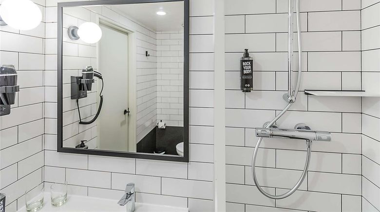 <b>Hotel Ibis Braganca Room</b>. Images powered by <a href="https://iceportal.shijigroup.com/" title="IcePortal" target="_blank">IcePortal</a>.