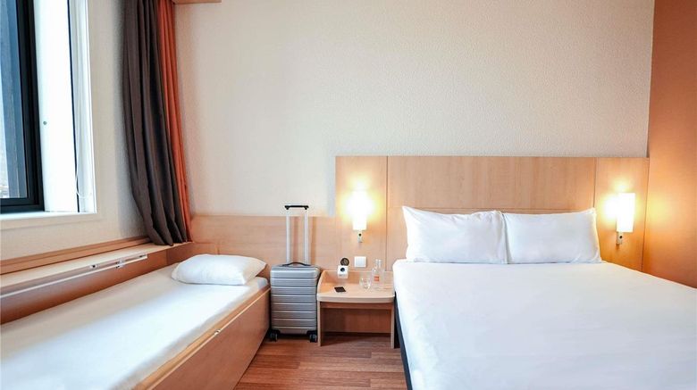 <b>Hotel Ibis Porto Centro Room</b>. Images powered by <a href="https://iceportal.shijigroup.com/" title="IcePortal" target="_blank">IcePortal</a>.