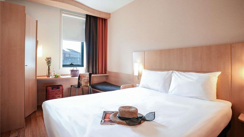 <b>Hotel Ibis Porto Centro Room</b>. Images powered by <a href="https://iceportal.shijigroup.com/" title="IcePortal" target="_blank">IcePortal</a>.