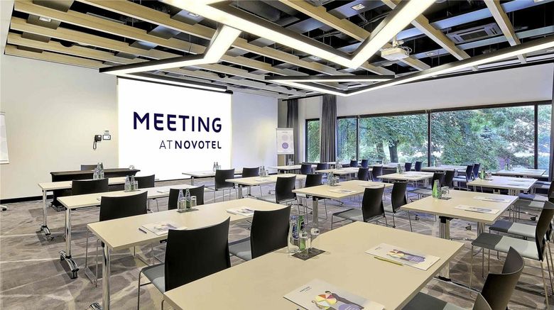 <b>Novotel Katowice Centrum Hotel Meeting</b>. Images powered by <a href="https://iceportal.shijigroup.com/" title="IcePortal" target="_blank">IcePortal</a>.