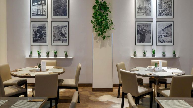 <b>Mercure Grand Restaurant</b>. Images powered by <a href="https://iceportal.shijigroup.com/" title="IcePortal" target="_blank">IcePortal</a>.