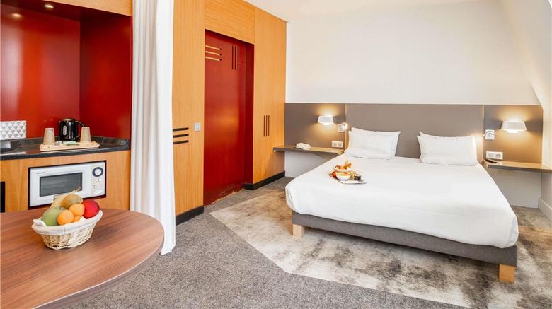 <b>Suite Novotel Cannes Center Room</b>. Images powered by <a href="https://iceportal.shijigroup.com/" title="IcePortal" target="_blank">IcePortal</a>.