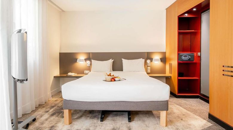 <b>Suite Novotel Cannes Center Room</b>. Images powered by <a href="https://iceportal.shijigroup.com/" title="IcePortal" target="_blank">IcePortal</a>.