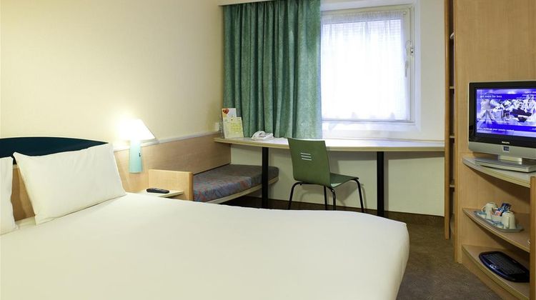 Ibis Hull Room