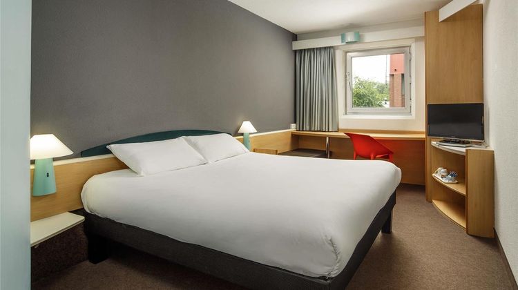 Ibis Hull Room