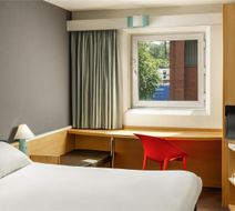 Ibis Hull Room