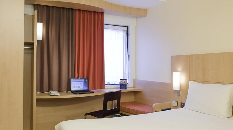 Ibis Hull Room