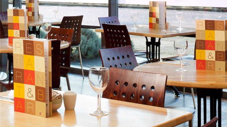 <b>Ibis Hull Restaurant</b>. Images powered by <a href="https://iceportal.shijigroup.com/" title="IcePortal" target="_blank">IcePortal</a>.