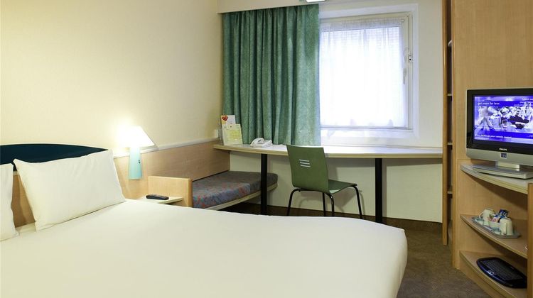 Ibis Hull Room