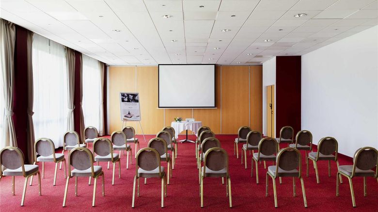 <b>Mercure Pont de Loire Meeting</b>. Images powered by <a href="https://iceportal.shijigroup.com/" title="IcePortal" target="_blank">IcePortal</a>.