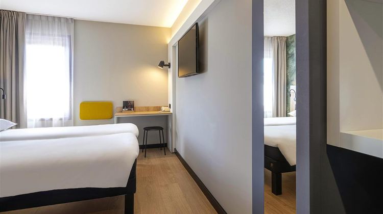 Ibis Waterloo Room