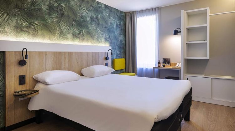 Ibis Waterloo Room