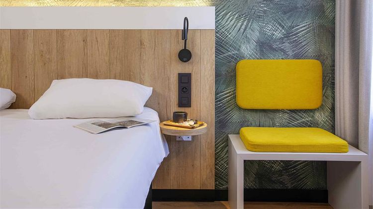 Ibis Waterloo Room