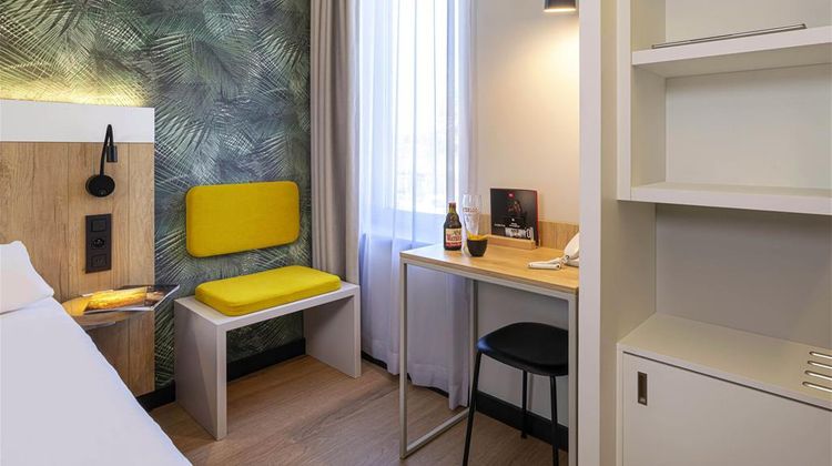 Ibis Waterloo Room