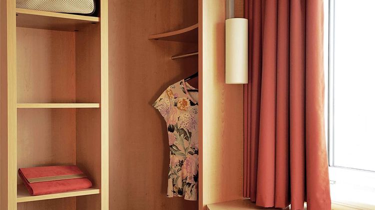 Ibis Waterloo Room
