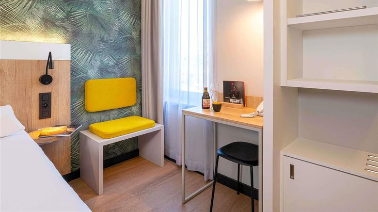 <b>Ibis Waterloo Room</b>. Images powered by <a href="https://iceportal.shijigroup.com/" title="IcePortal" target="_blank">IcePortal</a>.