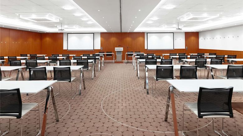 <b>Moevenpick Budapest Centre Meeting</b>. Images powered by <a href="https://iceportal.shijigroup.com/" title="IcePortal" target="_blank">IcePortal</a>.