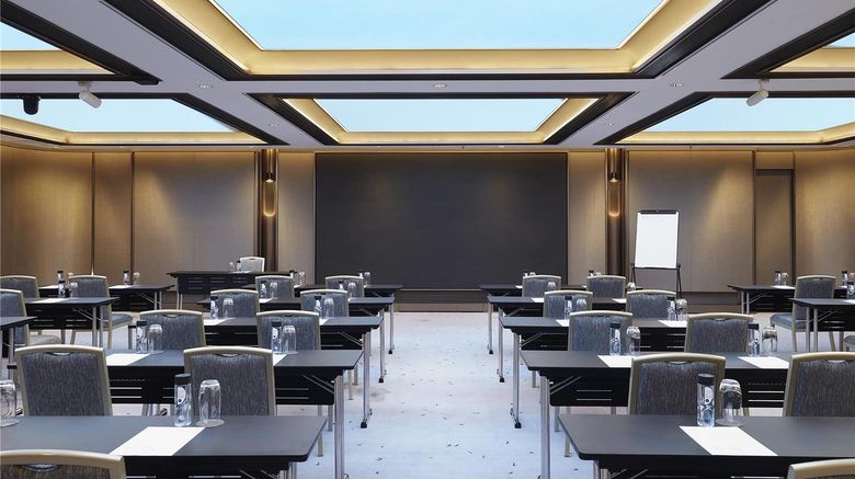 <b>Novotel Century Hong Kong Hotel Meeting</b>. Images powered by <a href="https://iceportal.shijigroup.com/" title="IcePortal" target="_blank">IcePortal</a>.