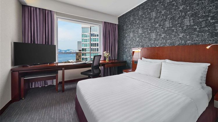 Novotel Century Hong Kong Hotel Suite