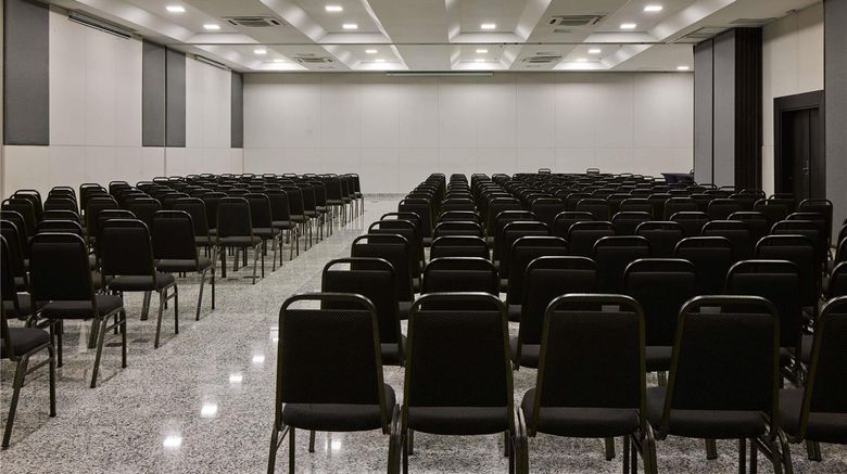 <b>Mercure Belo Horizonte Lourdes Meeting</b>. Images powered by <a href="https://iceportal.shijigroup.com/" title="IcePortal" target="_blank">IcePortal</a>.