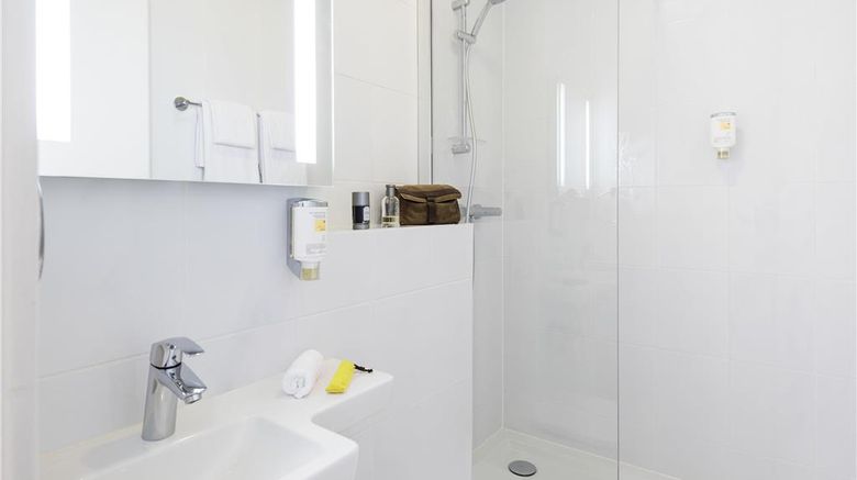 <b>Residence Studio Geneve Centre Room</b>. Images powered by <a href="https://iceportal.shijigroup.com/" title="IcePortal" target="_blank">IcePortal</a>.
