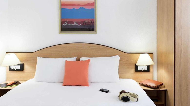 <b>Residence Studio Geneve Centre Room</b>. Images powered by <a href="https://iceportal.shijigroup.com/" title="IcePortal" target="_blank">IcePortal</a>.