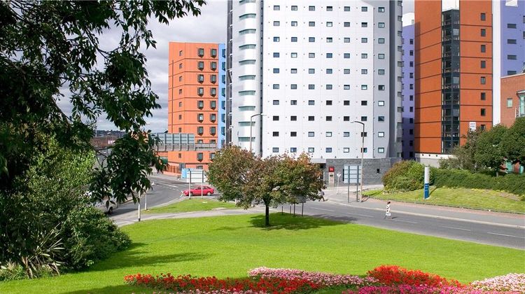 Ibis Leeds City Centre Exterior