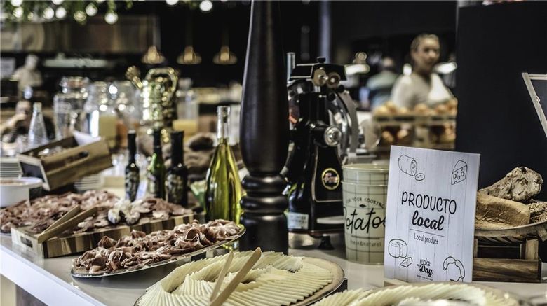<b>Novotel Barcelona Cornella Restaurant</b>. Images powered by <a href="https://iceportal.shijigroup.com/" title="IcePortal" target="_blank">IcePortal</a>.