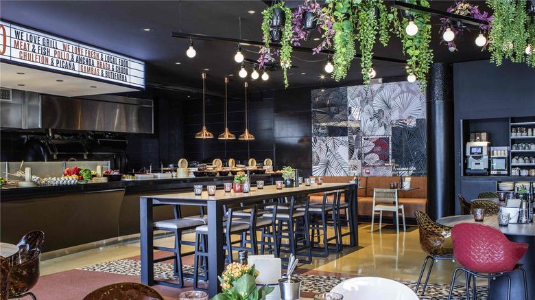 <b>Novotel Barcelona Cornella Restaurant</b>. Images powered by <a href="https://iceportal.shijigroup.com/" title="IcePortal" target="_blank">IcePortal</a>.