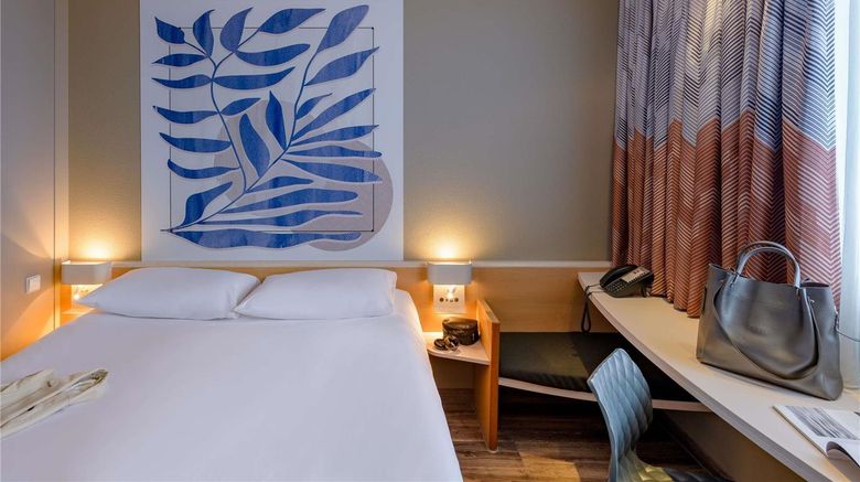 <b>Ibis Hotel Heilbronn City Room</b>. Images powered by <a href="https://iceportal.shijigroup.com/" title="IcePortal" target="_blank">IcePortal</a>.