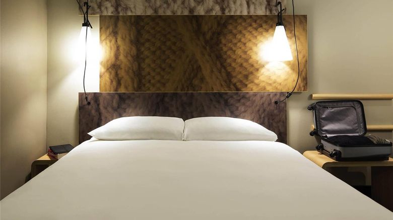 <b>Ibis Den Haag Centre Room</b>. Images powered by <a href="https://iceportal.shijigroup.com/" title="IcePortal" target="_blank">IcePortal</a>.