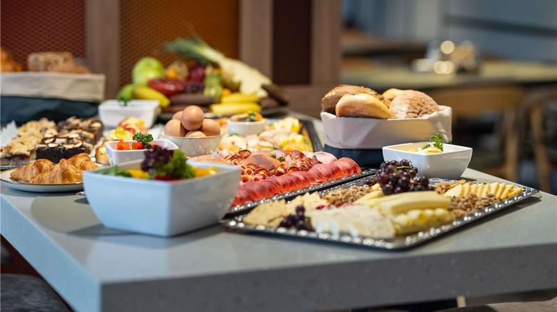 <b>Novotel Suites Wien City Donau Restaurant</b>. Images powered by <a href="https://iceportal.shijigroup.com/" title="IcePortal" target="_blank">IcePortal</a>.