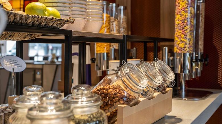 <b>Novotel Suites Wien City Donau Restaurant</b>. Images powered by <a href="https://iceportal.shijigroup.com/" title="IcePortal" target="_blank">IcePortal</a>.