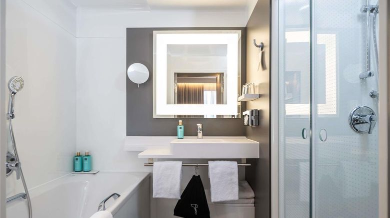 <b>Novotel Suites Wien City Donau Room</b>. Images powered by <a href="https://iceportal.shijigroup.com/" title="IcePortal" target="_blank">IcePortal</a>.