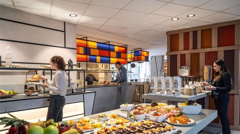 <b>Novotel Suites Wien City Donau Restaurant</b>. Images powered by <a href="https://iceportal.shijigroup.com/" title="IcePortal" target="_blank">IcePortal</a>.