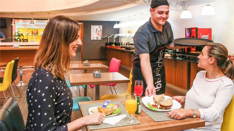 <b>Ibis Hotel Maringa Restaurant</b>. Images powered by <a href="https://iceportal.shijigroup.com/" title="IcePortal" target="_blank">IcePortal</a>.