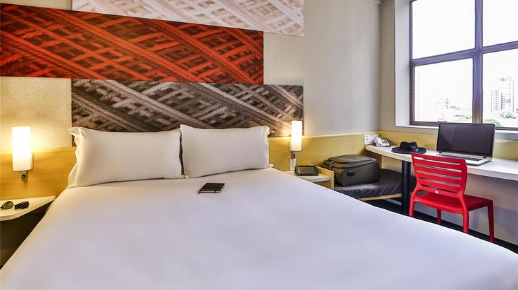 Ibis Hotel Maringa Room