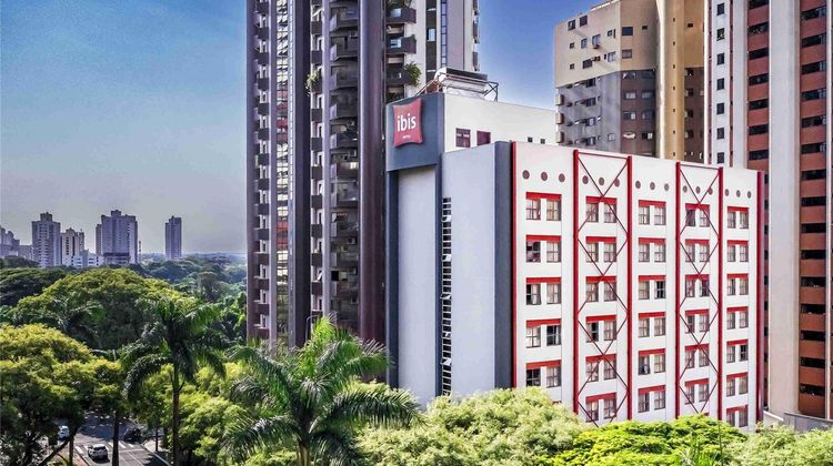 Ibis Hotel Maringa Exterior