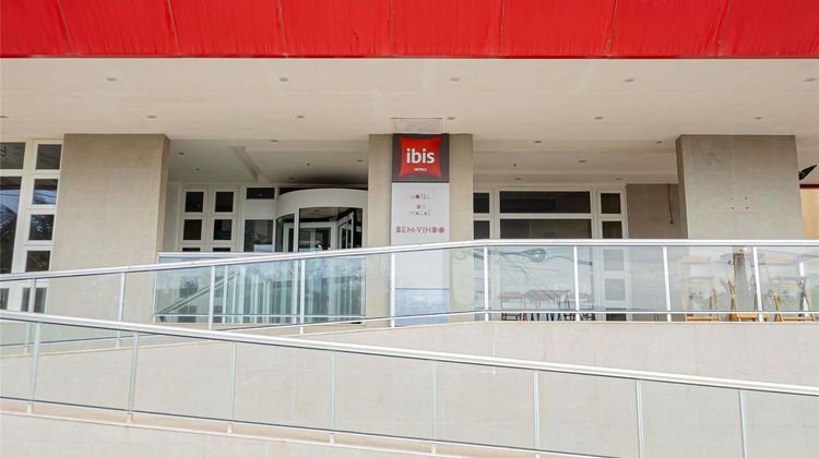 Ibis Macae Exterior