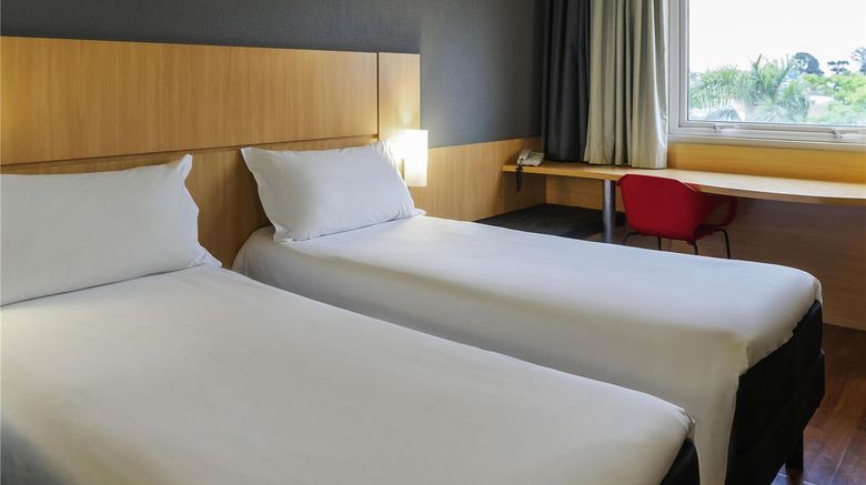 <b>Ibis Curitiba Aeroporto Room</b>. Images powered by <a href="https://iceportal.shijigroup.com/" title="IcePortal" target="_blank">IcePortal</a>.