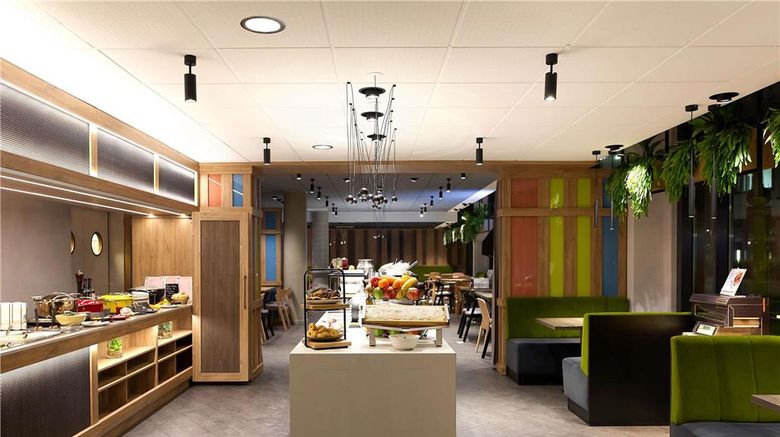 <b>Suite Novotel Berlin Postdamer Platz Restaurant</b>. Images powered by <a href="https://iceportal.shijigroup.com/" title="IcePortal" target="_blank">IcePortal</a>.