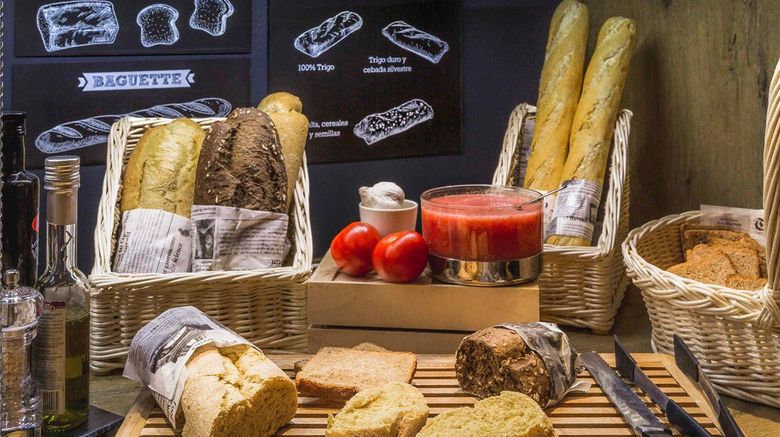 <b>Ibis Madrid Aeropuerto Barajas Restaurant</b>. Images powered by <a href="https://iceportal.shijigroup.com/" title="IcePortal" target="_blank">IcePortal</a>.