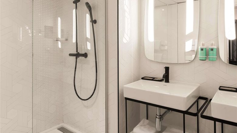 <b>Novotel Paris 17 Suite</b>. Images powered by <a href="https://iceportal.shijigroup.com/" title="IcePortal" target="_blank">IcePortal</a>.