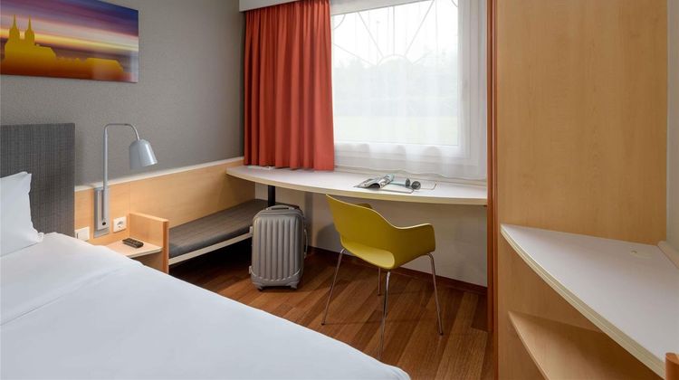Ibis Koeln Airport Room