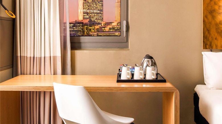 <b>Ibis London City Room</b>. Images powered by <a href="https://iceportal.shijigroup.com/" title="IcePortal" target="_blank">IcePortal</a>.