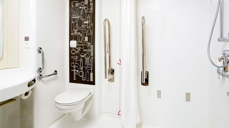 <b>Ibis London City Room</b>. Images powered by <a href="https://iceportal.shijigroup.com/" title="IcePortal" target="_blank">IcePortal</a>.
