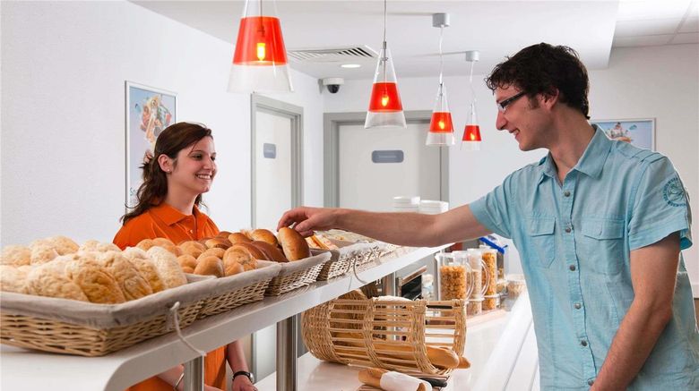 <b>Ibis Budget Brugge Centrum Station Restaurant</b>. Images powered by <a href="https://iceportal.shijigroup.com/" title="IcePortal" target="_blank">IcePortal</a>.