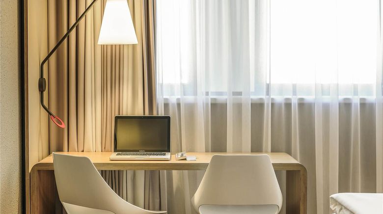 <b>Ibis Innsbruck Hauptbahnhof Room</b>. Images powered by <a href="https://iceportal.shijigroup.com/" title="IcePortal" target="_blank">IcePortal</a>.