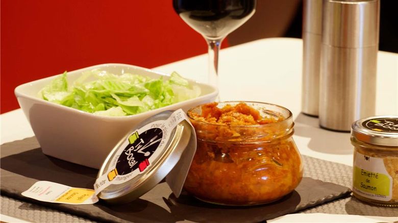 <b>Ibis Hotel Lorient Centre Gare Restaurant</b>. Images powered by <a href="https://iceportal.shijigroup.com/" title="IcePortal" target="_blank">IcePortal</a>.