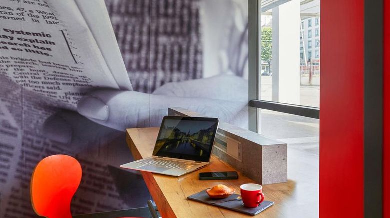 <b>Ibis Hotel Lorient Centre Gare Meeting</b>. Images powered by <a href="https://iceportal.shijigroup.com/" title="IcePortal" target="_blank">IcePortal</a>.